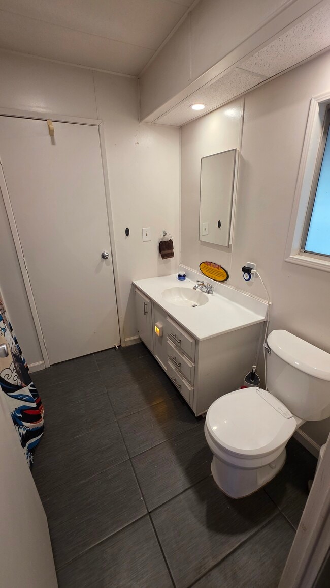 SHARED BATHROOM - 18950 Woodcrest Ln