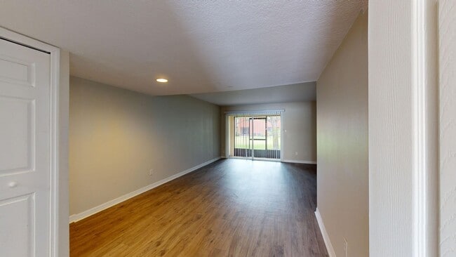 Building Photo - 2/1.5 TOWNHOUSE IN WINTER PARK!!    *Water...