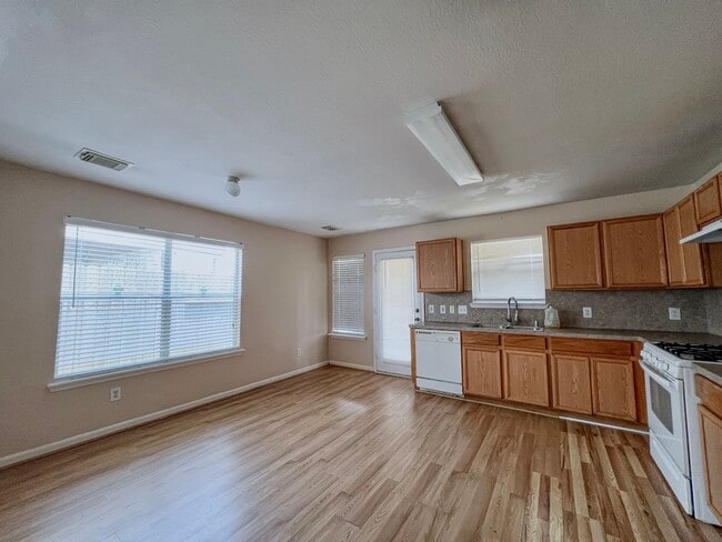 Building Photo - 13410 Blue Swallow Dr