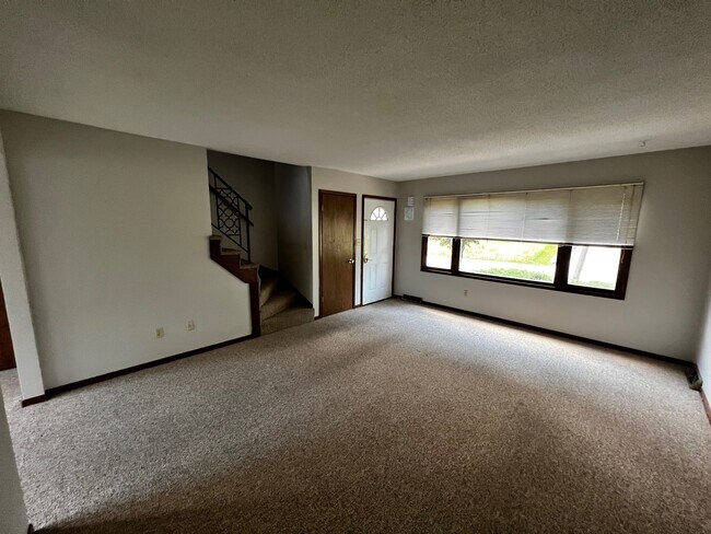 Building Photo - 1328 Delta Dr