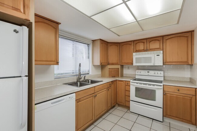 Photo - 3 BR / 2 BA Ground-Floor Condo | Screened ...