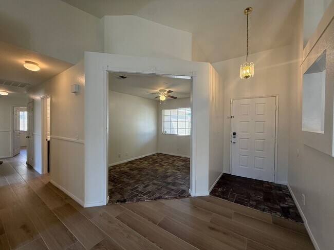 Building Photo - 6124 Malaga Ct