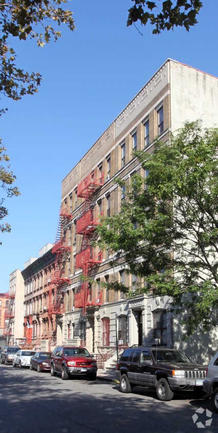 Building Photo - 71 W 118th St