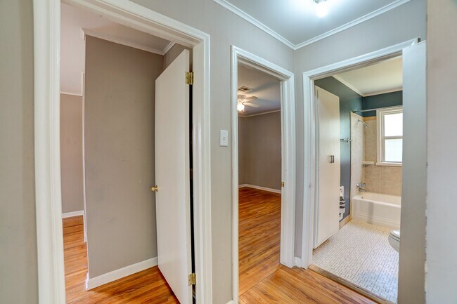 Foto del edificio - Gorgeous Remodeled 3 Bed 2 Bath!