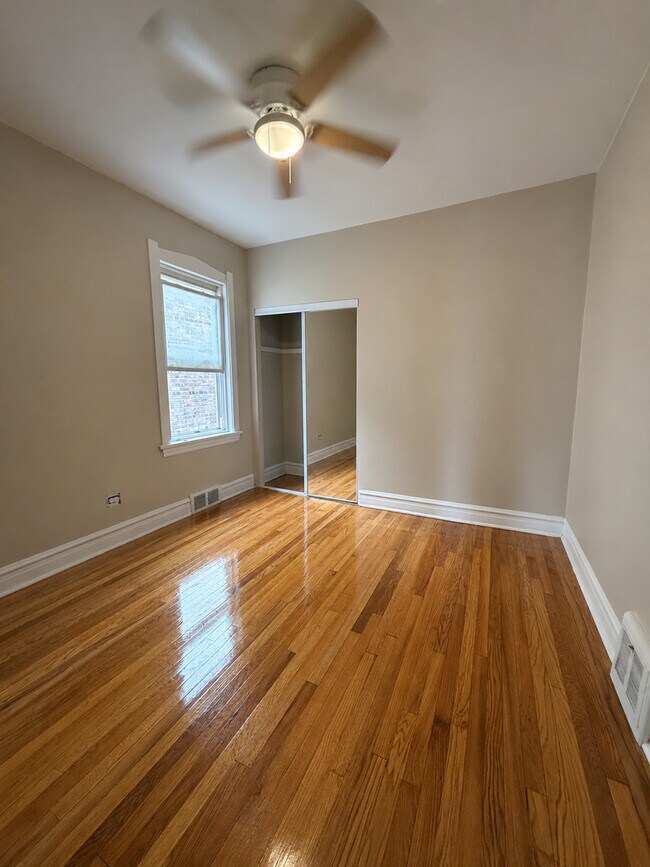 Foto del edificio - 1632 N Linder Ave