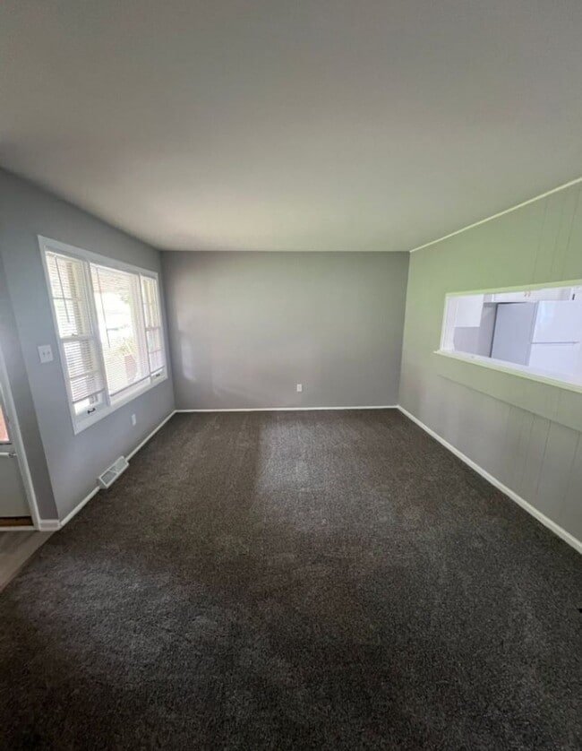 Building Photo - Freshly Updated 2-Bedroom Duplex with One-...