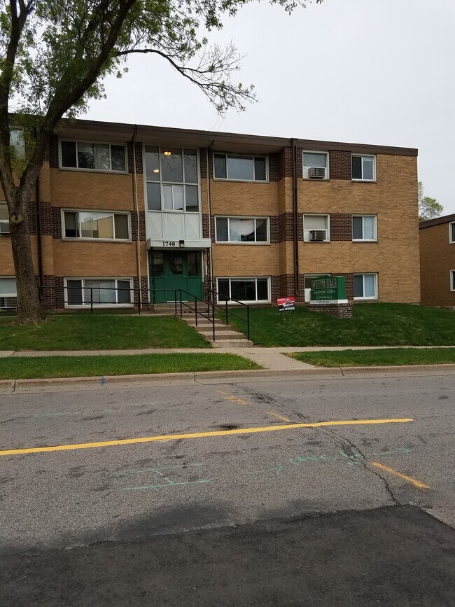 Building Photo - 1736 Case Ave