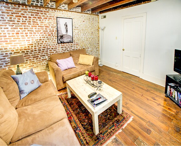 Foto del edificio - Beautiful Downtown Charleston Apartment