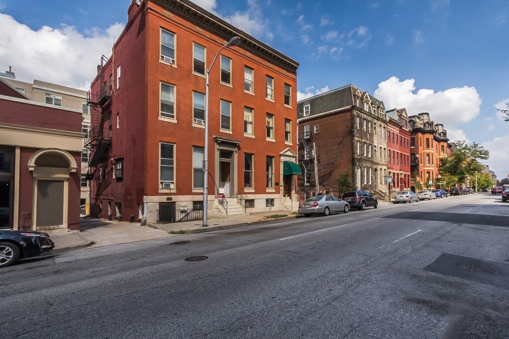 Primary Photo - 4 E Biddle St