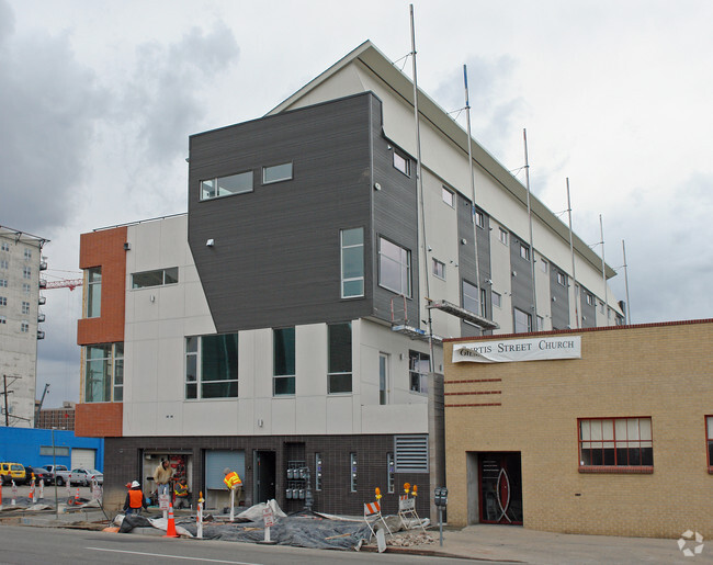 Building Photo - Ballpark Townhomes