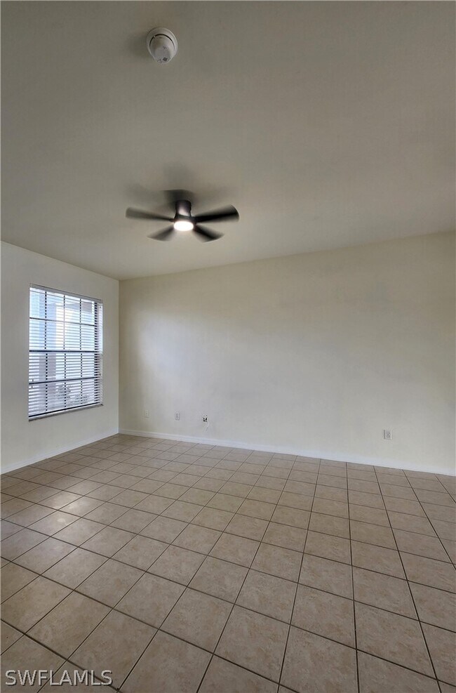 Foto del edificio - 14708 Sutherland Ave