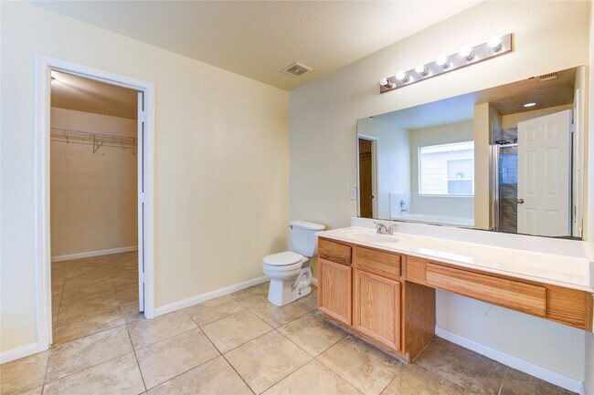 Foto del edificio - 6422 Mildenhall Ct