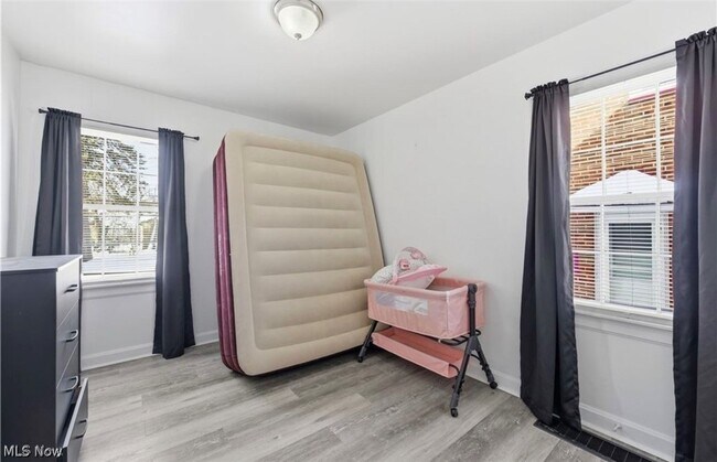 Foto del edificio - 5246 Philip Ave