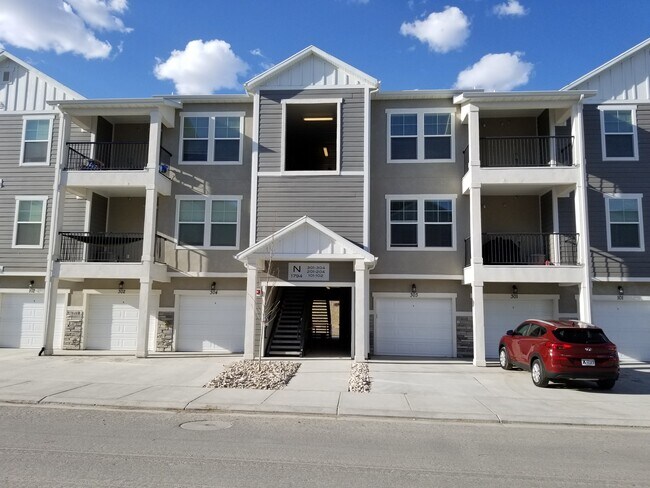 Building Photo - 1794 W Eaglewood Dr