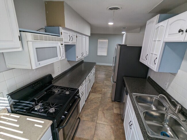 Building Photo - 4 Bedroom Single Family Home in Balch Springs
