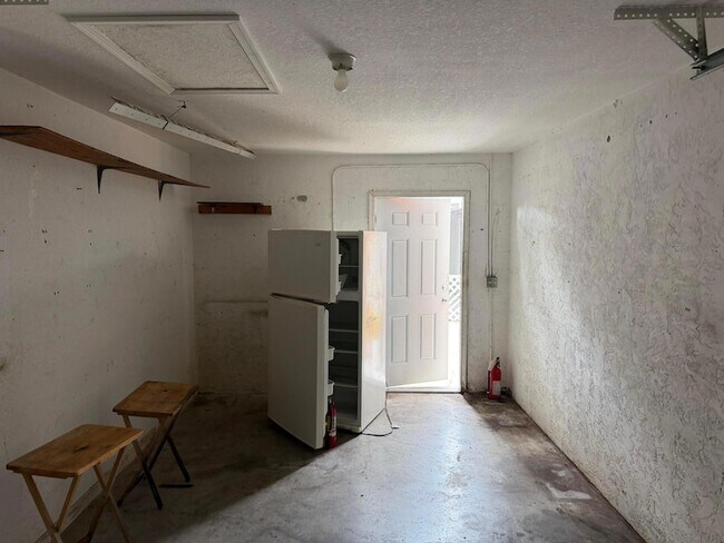 Building Photo - 14007 Veronica Ct