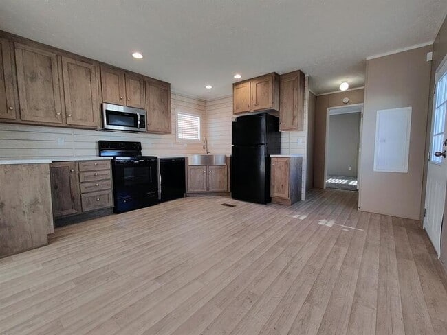 Building Photo - 4609 Rainbow Ln