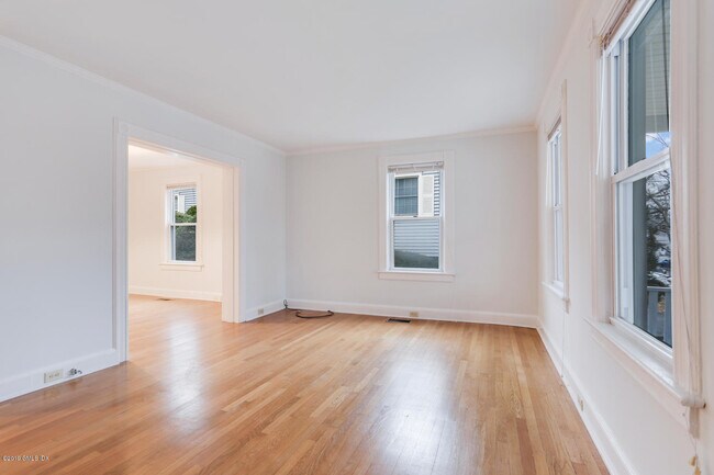 Building Photo - 12 Rockland Pl
