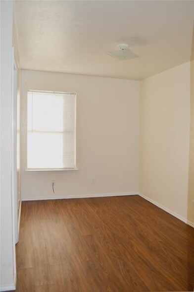 Foto del edificio - 2526 W Prairie St