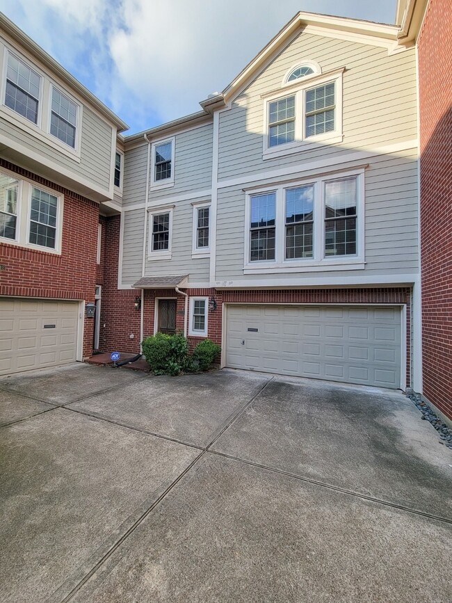 Building Photo - 2208 Taft St