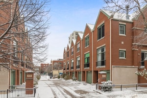 Building Photo - 1745 N Hermitage Ave