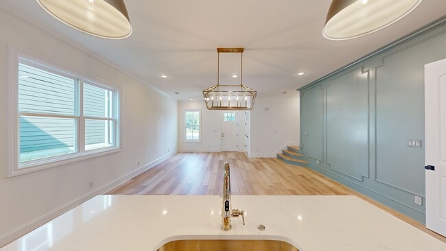 Building Photo - 226 McCowat St