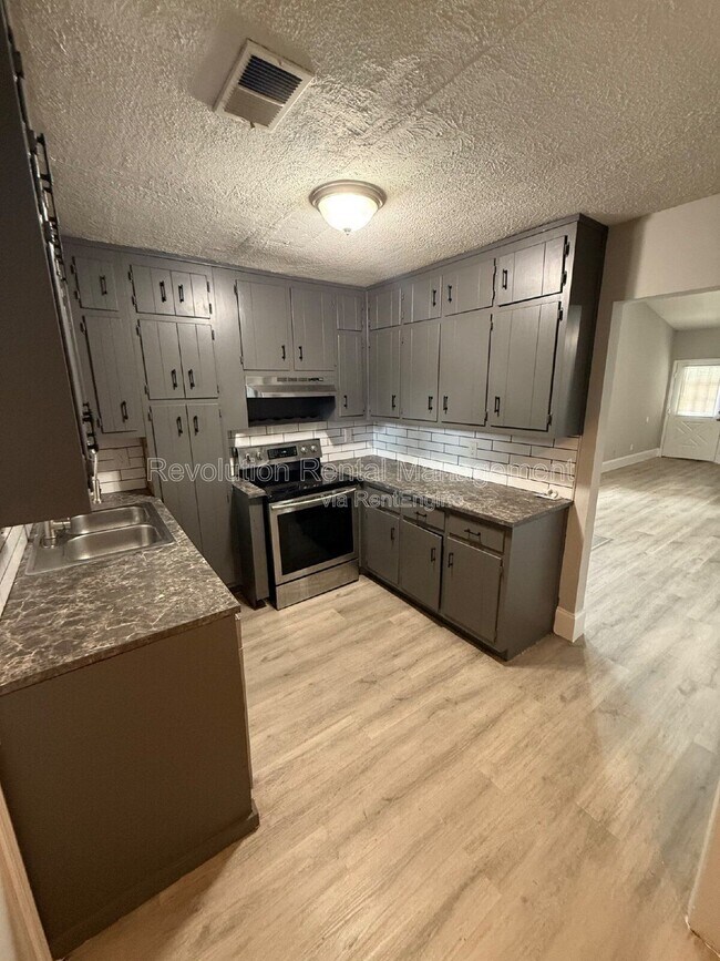 Foto del edificio - 1158 Pinedale Cir NW