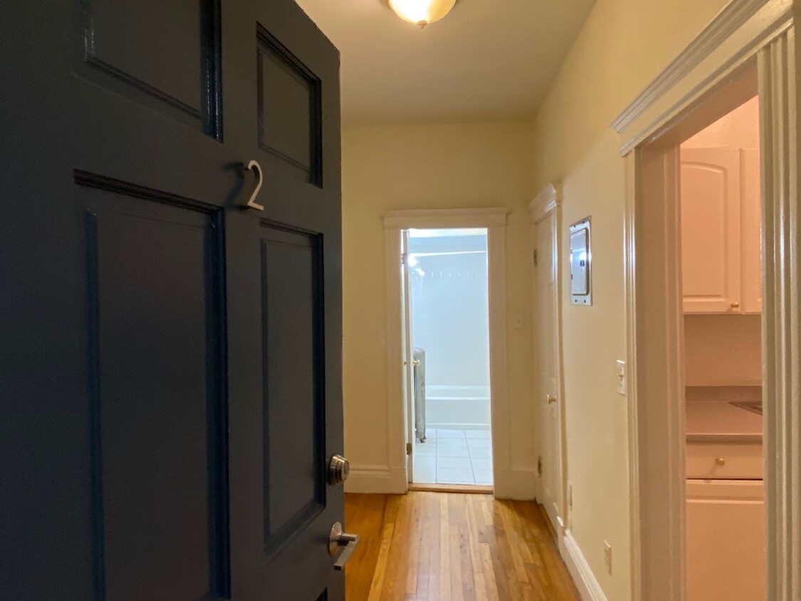 Primary Photo - Brighton studio with alcove