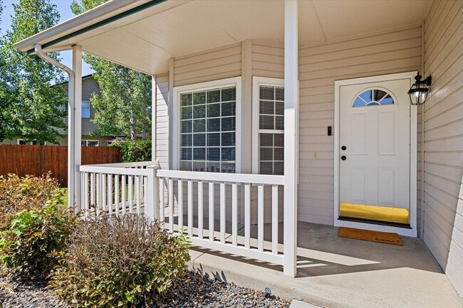 Building Photo - Beautifully Updated 4-Bedroom Home with 3-...