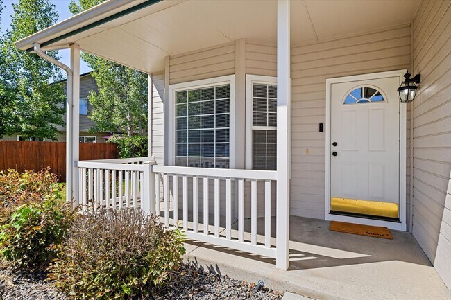 Foto del edificio - Beautifully Updated 4-Bedroom Home with 3-...