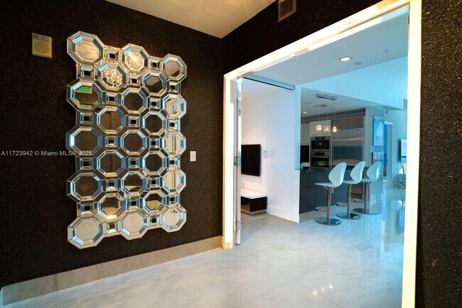 Foto del edificio - 17121 Collins Ave
