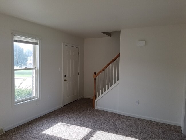 Building Photo - 163 Tom Ave