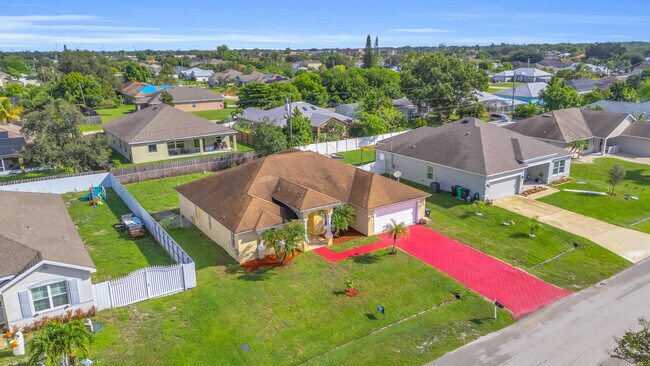 Foto del edificio - 729 SW Sardinia Ave