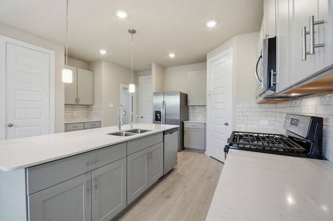 Building Photo - 10010 Rustic Charm St