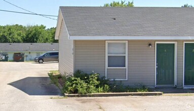Building Photo - 708 W Cunningham Dr