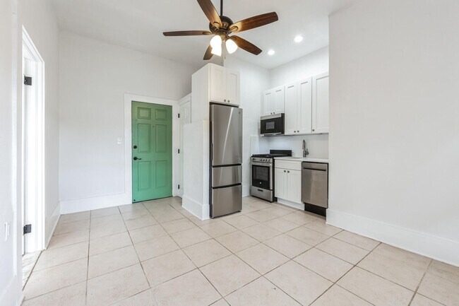 Building Photo - 424 Kanuga Dr
