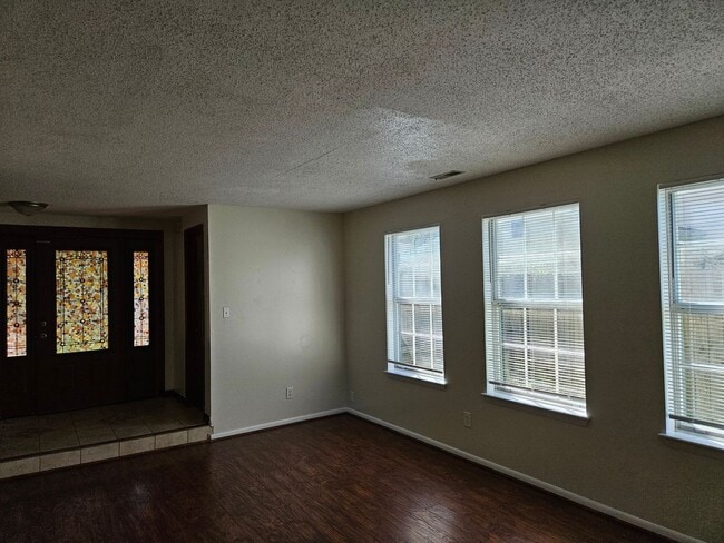 Photo - Oak Springs House