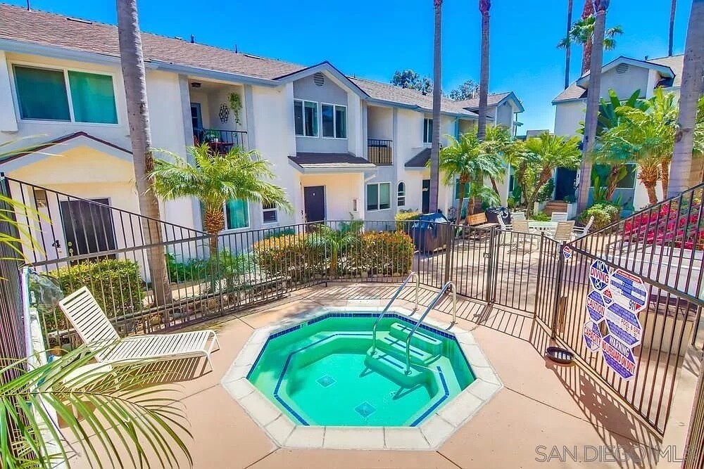 Hot tub - 5075 La Jolla Blvd