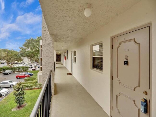 Building Photo - 9330 Lagoon Pl