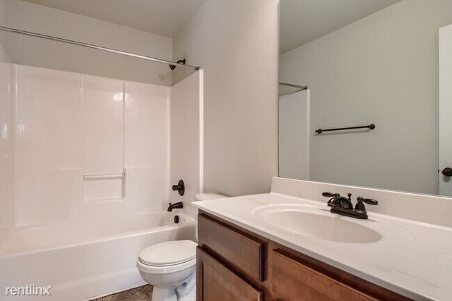 Building Photo - 5 br, 3 bath House - 577 Camano Way UNIT