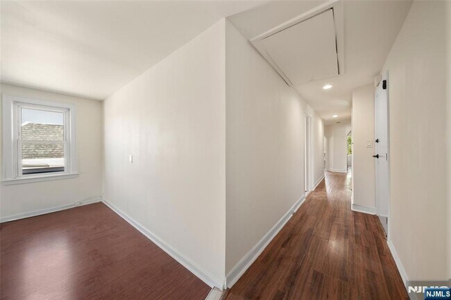 Building Photo - 8 Cooper Pl