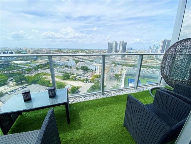 Foto del edificio - 851 NE 1st Ave