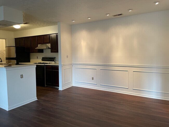 Kitchen and dining - 2261 Hedgerow Rd