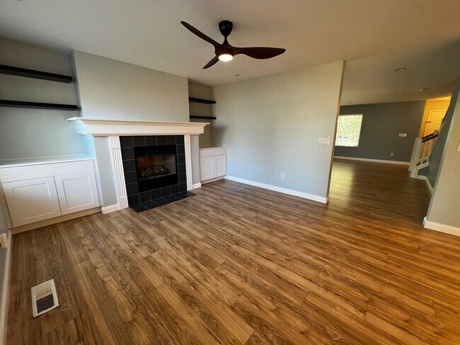 Foto del edificio - Dupont 4 bedroom plus loft home