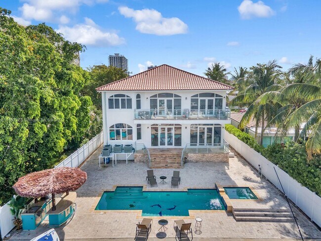 Foto del edificio - 7556 W Treasure Dr