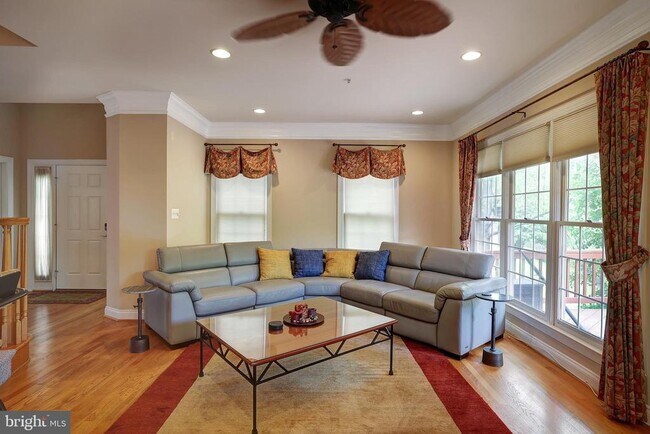 Foto del edificio - 1200 Treasure Oak Ct