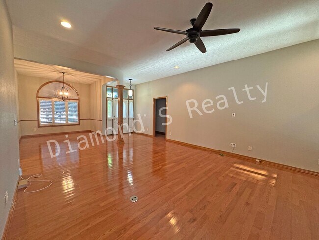 Foto del edificio - Gorgeous Custom All Brick Home in Fox Grap...