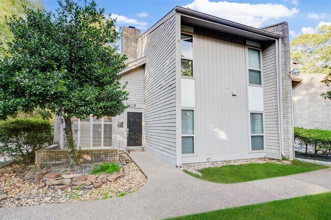 Foto del edificio - 2119 Lake Village Dr