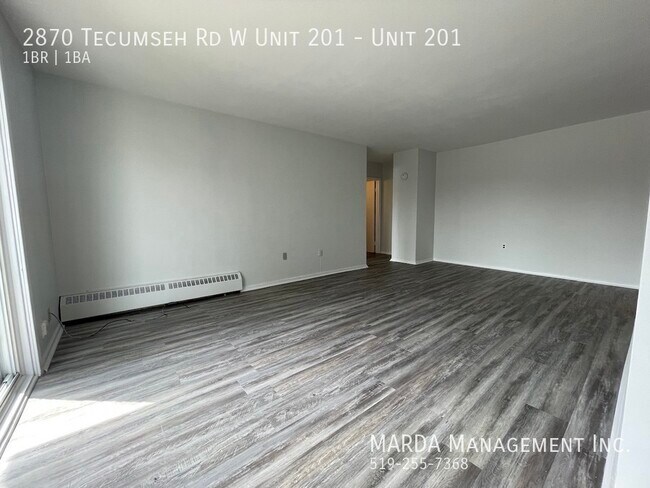 Photo du bâtiment - COZY 1 BED/1 BATH -WEST END PLUS HYDRO!