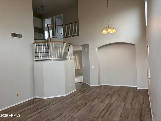 Foto del edificio - 128 W Oxford Ln